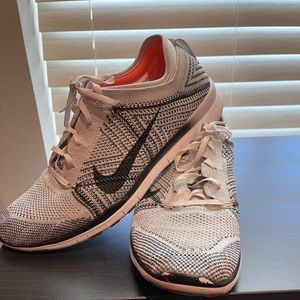 Nike Fly knit TR size 9